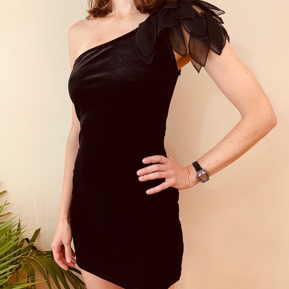 Forever 21 Dresses & Skirts - 🌟ON SALE🌟 Forever 21 black velvet dress size S